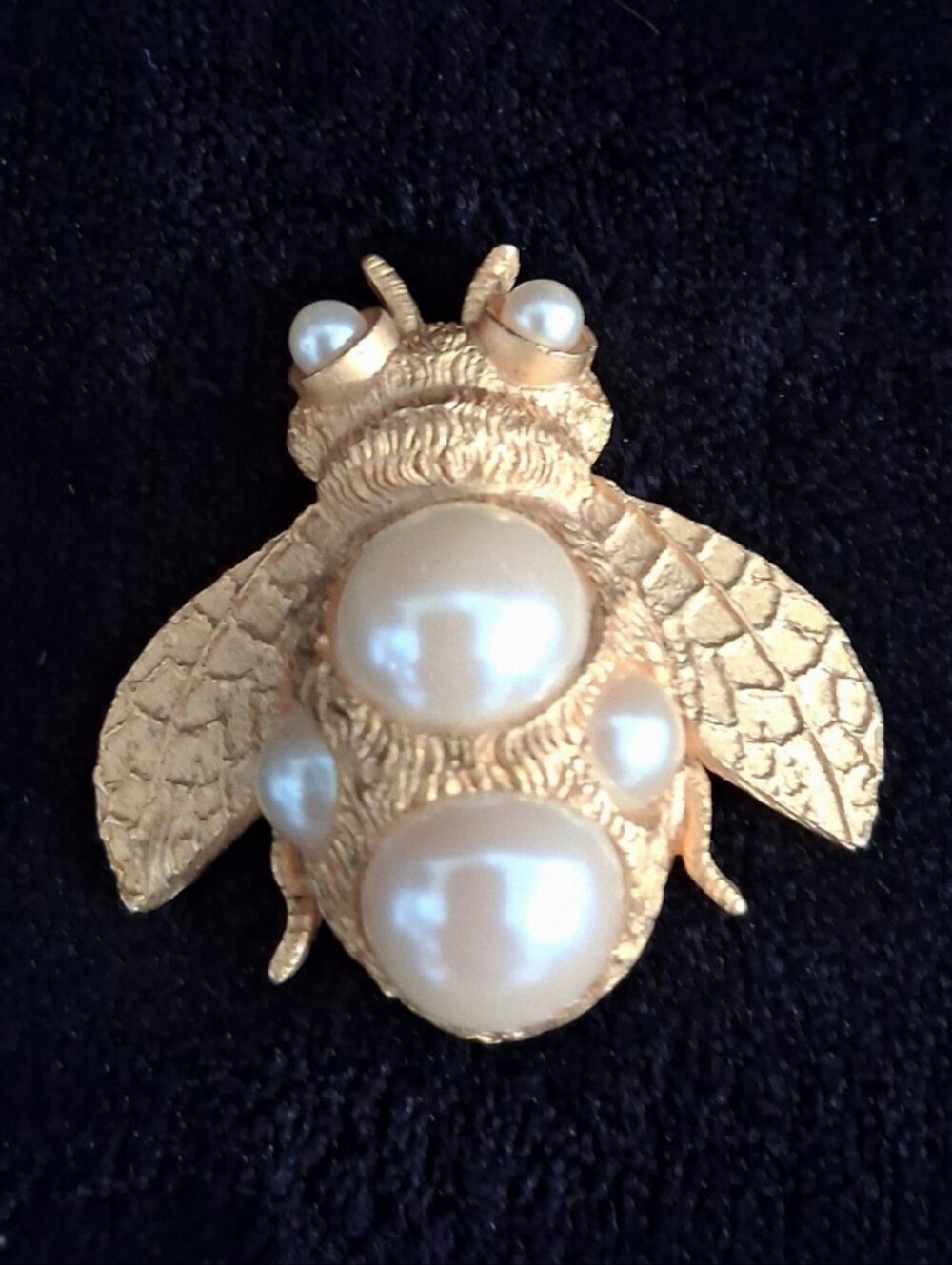 Vintage Doreen Ryan Gold Tone & Pearlescent Stone Bumble Bee Pin Signed DR 94